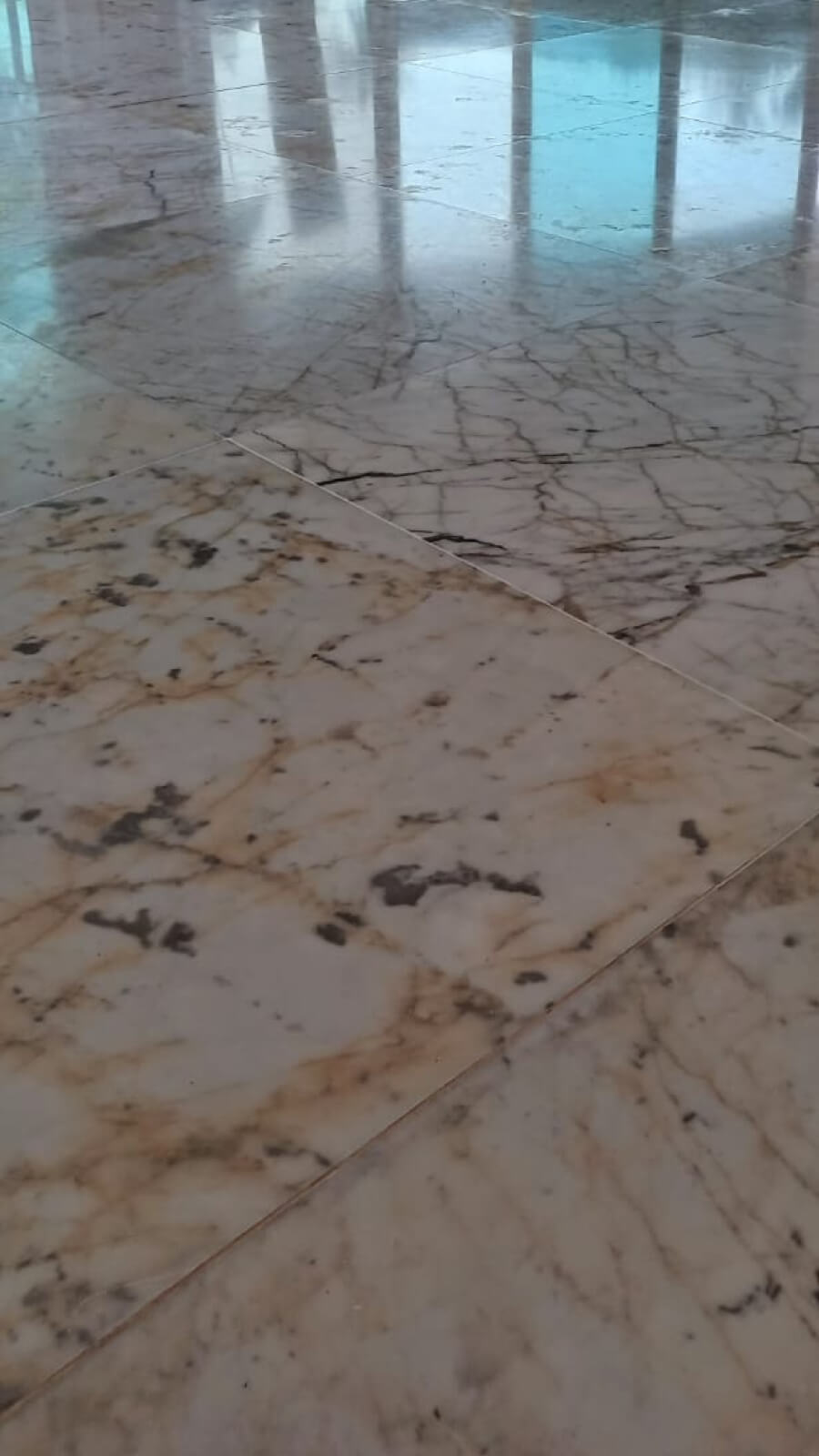 Limpeza e tratamento do piso de mármore