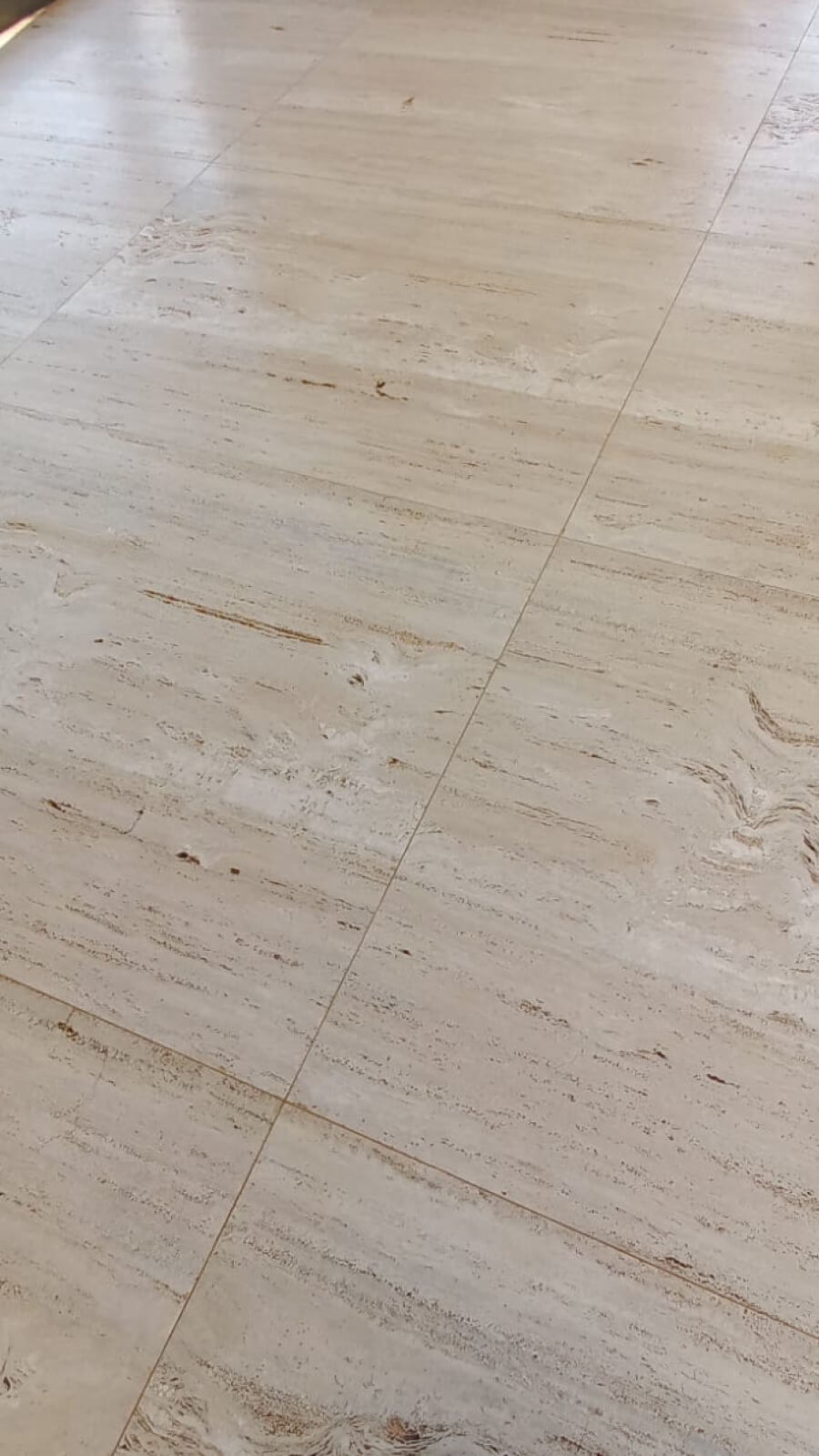 Limpeza, tratamento e revitalização do mármore travertino